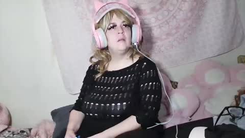 Veronica Lehane online show from 10-18-25, 05:46