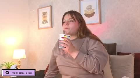 Vee Simons online show from 02-03-26, 07:41