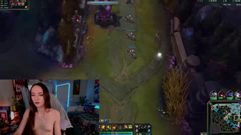 Snapshot of veeweatherbee chatting on 03-08-25, 06:21 Violet Weatherbee online show from 03-08-25, 06:21