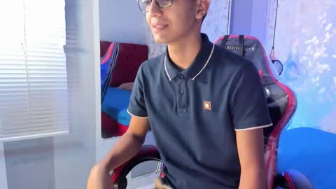 Snapshot of velkanxx chatting on 10-29-25, 09:49 V E L K A N online show from 10-29-25, 09:49