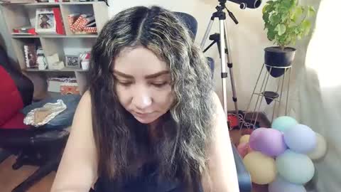 Snapshot of vellarossa chatting on 11-18-25, 04:11 Im VelaI will be Christmas and New Year with my family December 22 to January 13 I will miss you guys. online show from 11-18-25, 04:11