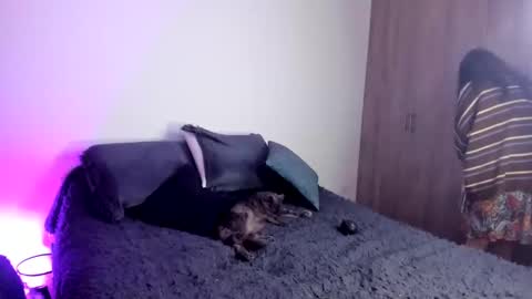 Snapshot of velmoon chatting on 10-22-25, 06:29 velmoon online show from 10-22-25, 06:29