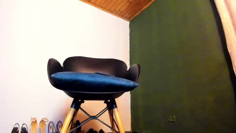 Snapshot of velourmuse chatting on 10-25-25, 11:43 Sara online show from 10-25-25, 11:43