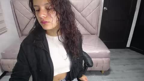 velvet_moon_v online show from 10-09-25, 01:09