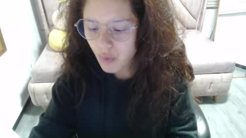 velvet_moon_v online show from 12-20-25, 01:29