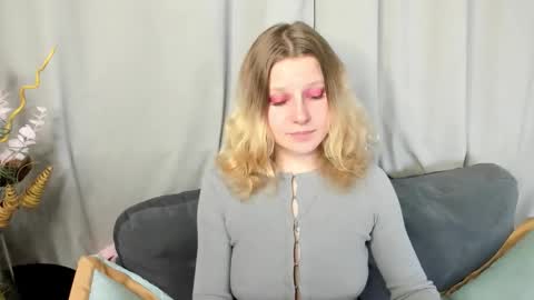 Snapshot of velvet_peach_ chatting on 11-06-25, 11:11 velvet_peach_ online show from 11-06-25, 11:11