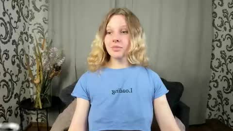 Snapshot of velvet_peach_ chatting on 11-19-25, 11:43 velvet_peach_ online show from 11-19-25, 11:43