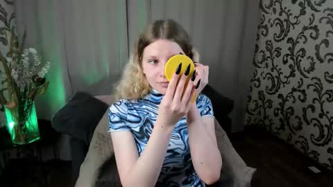 Snapshot of velvet_peach_ chatting on 11-21-25, 11:20 velvet_peach_ online show from 11-21-25, 11:20