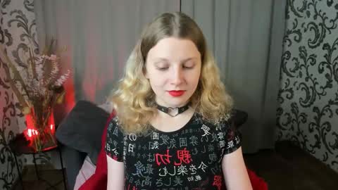 Snapshot of velvet_peach_ chatting on 11-27-25, 10:28 velvet_peach_ online show from 11-27-25, 10:28