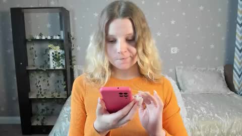 velvet_peach_ online show from 12-21-25, 11:28