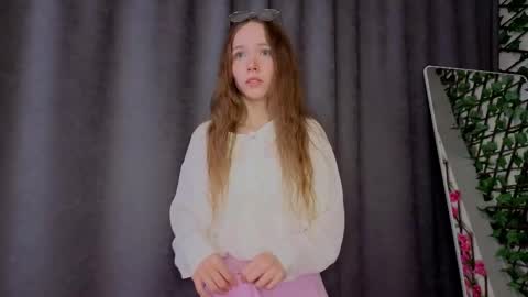 Snapshot of velvet_vice chatting on 10-16-25, 08:32 Polly online show from 10-16-25, 08:32