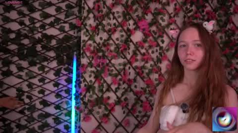 Snapshot of velvet_vice chatting on 11-27-25, 06:21 Polly online show from 11-27-25, 06:21