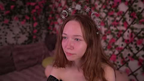 Snapshot of velvet_vice chatting on 11-28-25, 06:10 Polly online show from 11-28-25, 06:10