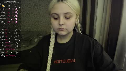 Snapshot of vendymories chatting on 10-11-25, 10:19 eva 3 online show from 10-11-25, 10:19