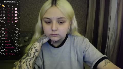 Snapshot of vendymories chatting on 10-13-25, 11:32 eva 3 online show from 10-13-25, 11:32