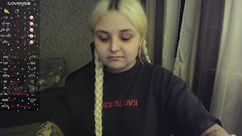 Snapshot of vendymories chatting on 10-14-25, 05:47 eva 3 online show from 10-14-25, 05:47