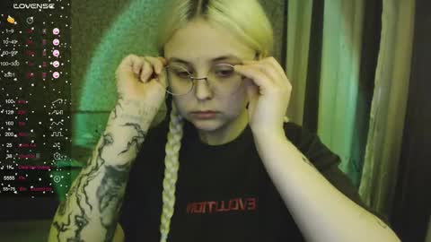 Snapshot of vendymories chatting on 10-15-25, 05:51 eva 3 online show from 10-15-25, 05:51