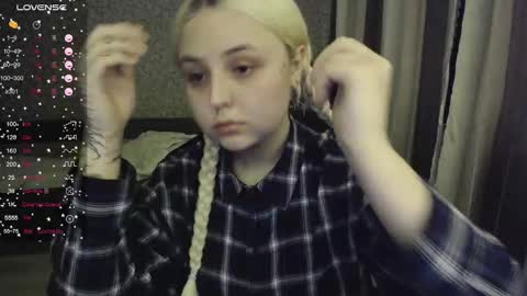 Snapshot of vendymories chatting on 10-15-25, 09:59 eva 3 online show from 10-15-25, 09:59