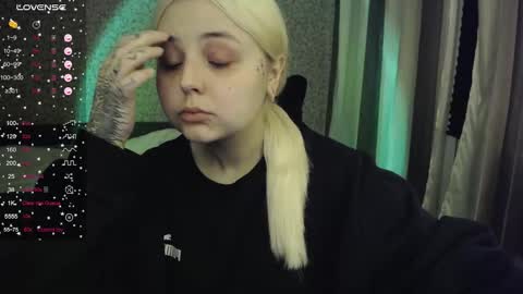 Snapshot of vendymories chatting on 10-17-25, 03:31 eva 3 online show from 10-17-25, 03:31