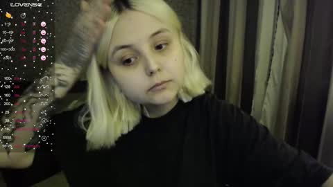 Snapshot of vendymories chatting on 10-17-25, 11:29 eva 3 online show from 10-17-25, 11:29