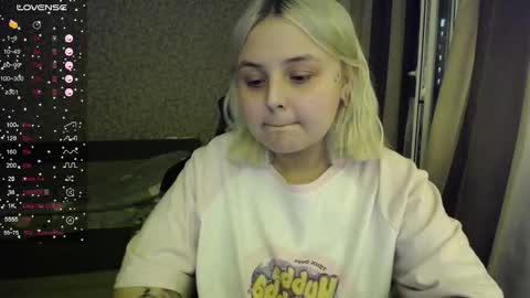 Snapshot of vendymories chatting on 10-23-25, 12:10 eva 3 online show from 10-23-25, 12:10