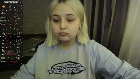 Snapshot of vendymories chatting on 10-23-25, 11:57 eva 3 online show from 10-23-25, 11:57