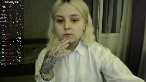 Snapshot of vendymories chatting on 10-26-25, 08:48 eva 3 online show from 10-26-25, 08:48