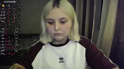 Snapshot of vendymories chatting on 10-29-25, 02:14 eva 3 online show from 10-29-25, 02:14