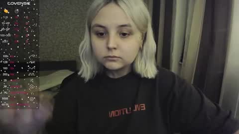 Snapshot of vendymories chatting on 10-31-25, 11:06 eva 3 online show from 10-31-25, 11:06