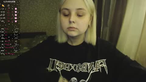 Snapshot of vendymories chatting on 11-10-25, 02:32 eva 3 online show from 11-10-25, 02:32