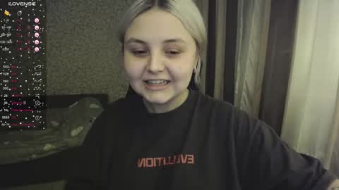 Snapshot of vendymories chatting on 11-14-25, 02:32 eva 3 online show from 11-14-25, 02:32