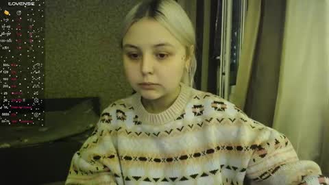 Snapshot of vendymories chatting on 11-17-25, 01:11 eva 3 online show from 11-17-25, 01:11