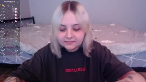 Snapshot of vendymories chatting on 12-16-25, 06:24 eva 3 online show from 12-16-25, 06:24