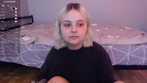 Snapshot of vendymories chatting on 12-19-25, 09:11 eva 3 online show from 12-19-25, 09:11