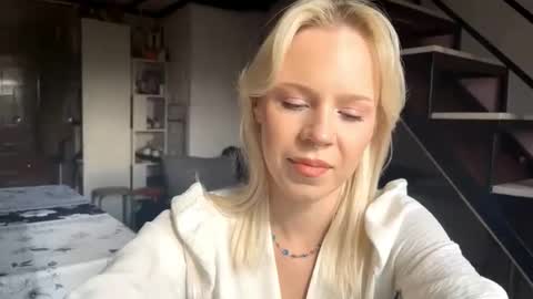 Snapshot of venessabonavia chatting on 10-24-25, 10:55 Lisa online show from 10-24-25, 10:55