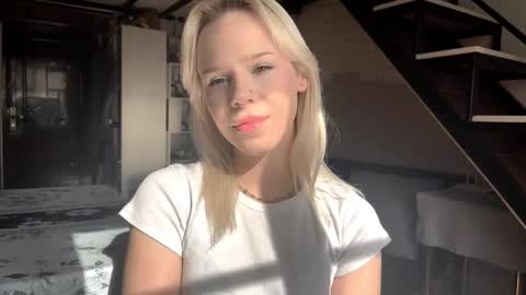 Snapshot of venessabonavia chatting on 10-25-25, 10:56 Lisa online show from 10-25-25, 10:56