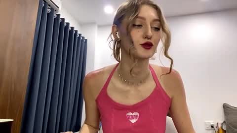 Snapshot of venniebonillas chatting on 02-27-26, 11:32 Emily online show from 02-27-26, 11:32