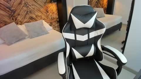 V E N U S  online show from 09-19-25, 07:58