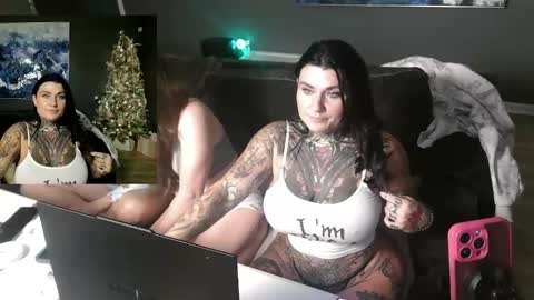 Snapshot of ventressinkbaby chatting on 11-15-25, 02:09 VentressInk online show from 11-15-25, 02:09