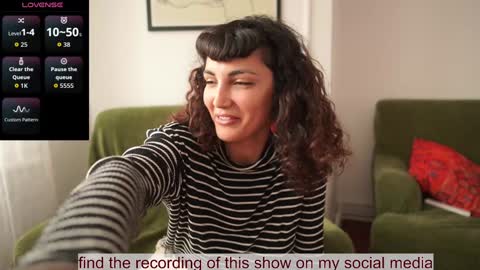 Snapshot of venus_in_jeans chatting on 10-15-25, 10:37 Bella online show from 10-15-25, 10:37