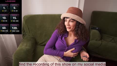 Snapshot of venus_in_jeans chatting on 11-05-25, 11:43 Bella online show from 11-05-25, 11:43