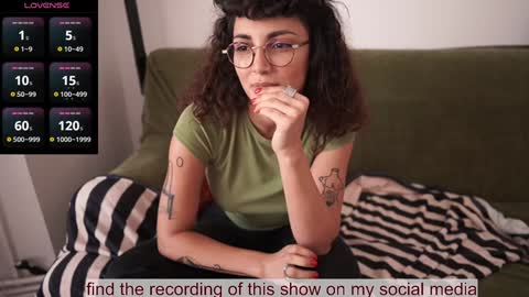 Snapshot of venus_in_jeans chatting on 11-24-25, 11:21 Bella online show from 11-24-25, 11:21