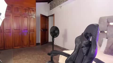 Luisa online show from 02-08-25, 01:32