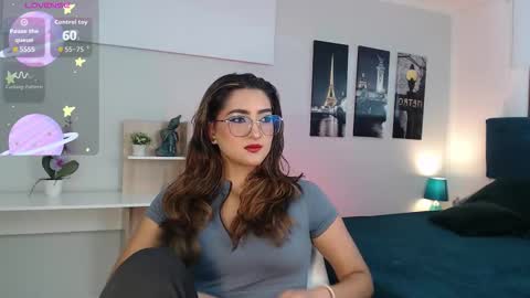 Mia online show from 09-26-25, 12:42