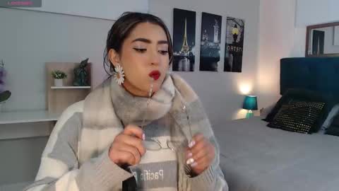 Mia online show from 10-06-25, 12:24