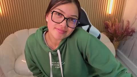 Snapshot of venus_velvet_tp chatting on 12-15-25, 12:53 Venus online show from 12-15-25, 12:53