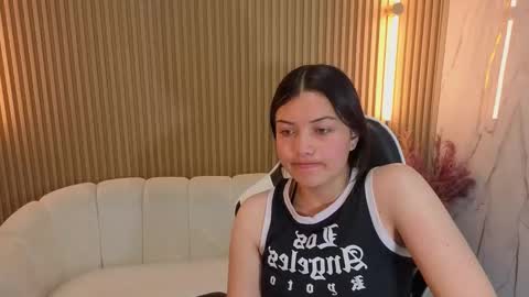 Snapshot of venus_velvet_tp chatting on 12-21-25, 07:43 Venus online show from 12-21-25, 07:43