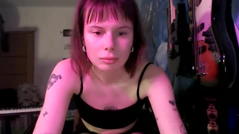 Snapshot of venusxbitch chatting on 11-27-25, 02:52 venusxsweetxangel online show from 11-27-25, 02:52