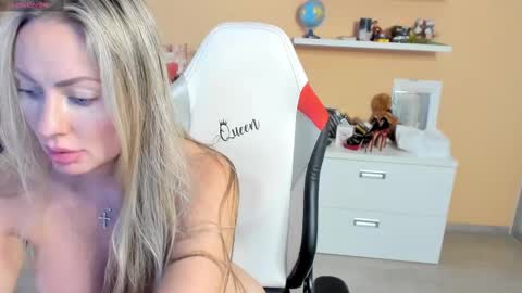 Violetta  online show from 02-17-25, 05:58