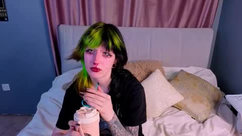 Erica online show from 10-16-25, 08:10